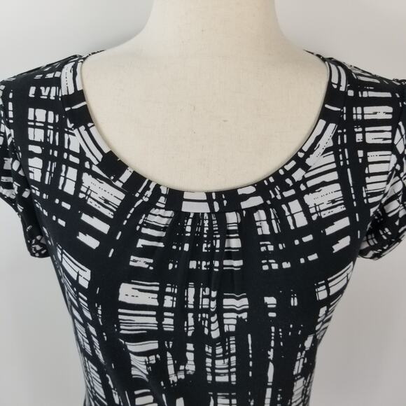 Worthington Black White Abstract Short Sleeve Top Stretchy Pleated Size PS - Picture 2 of 6
